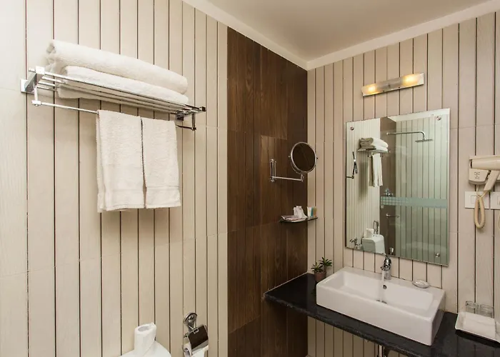 Hotel Yatri Suites And Spa 4*