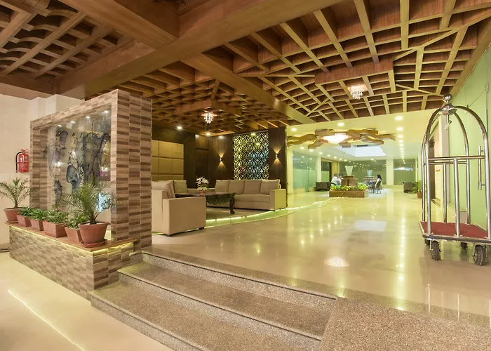 Hotel Yatri Suites And Spa 4*
